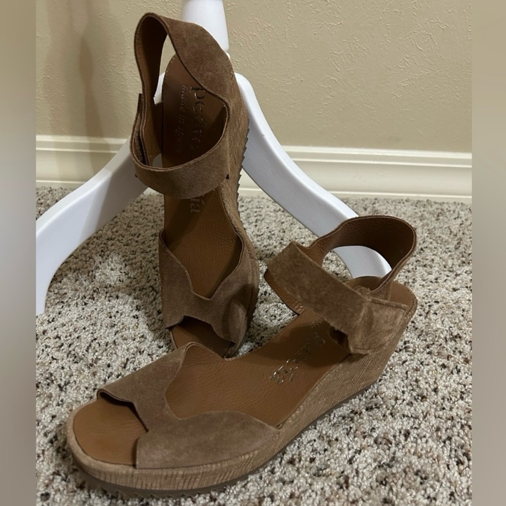 Pedro Garcia Classic Suede Wedge Sandals Size 40.5